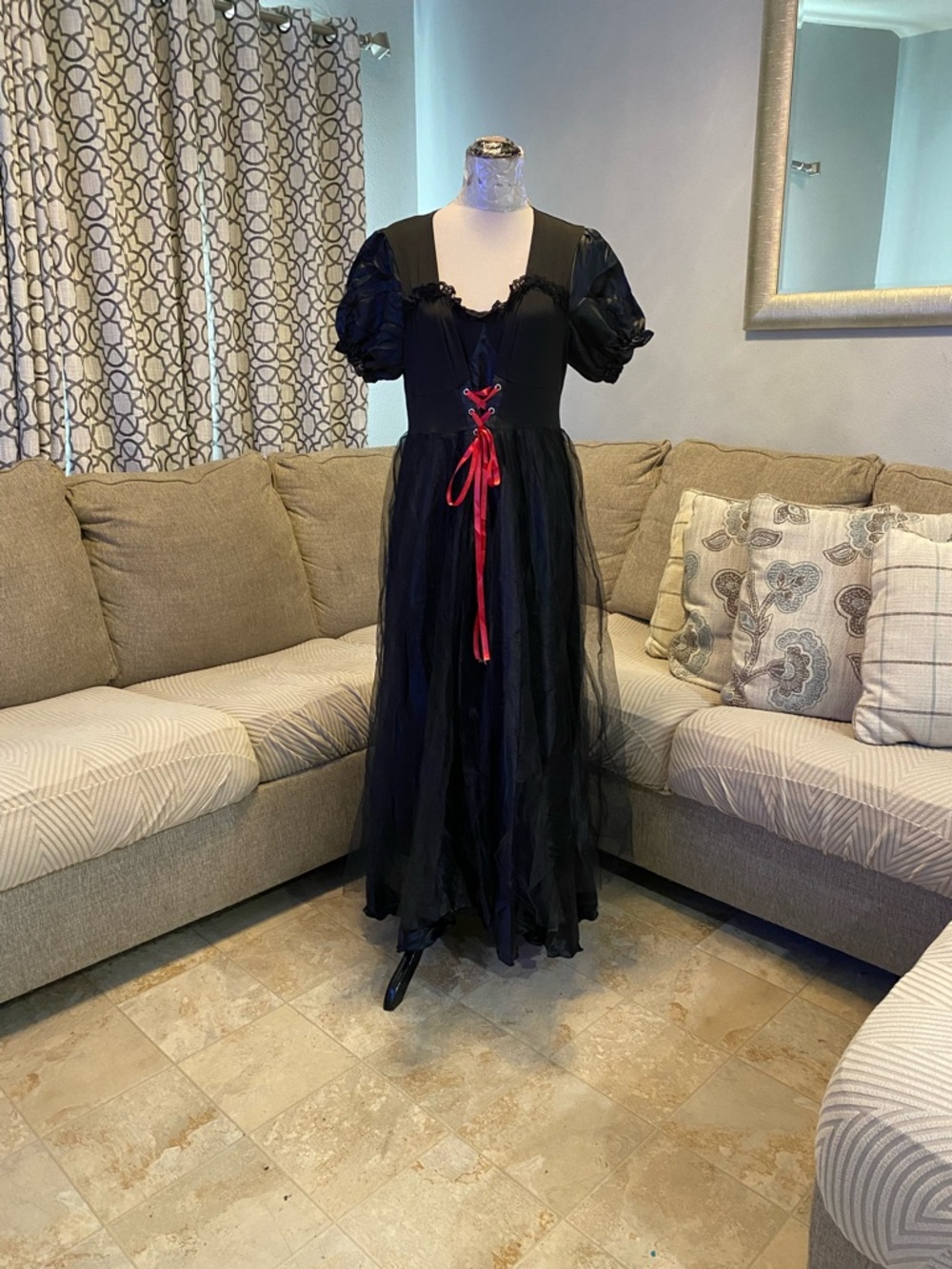 New black gothic-style maxi dress Women XL/XXL puff sleeves, a sweetheart neck